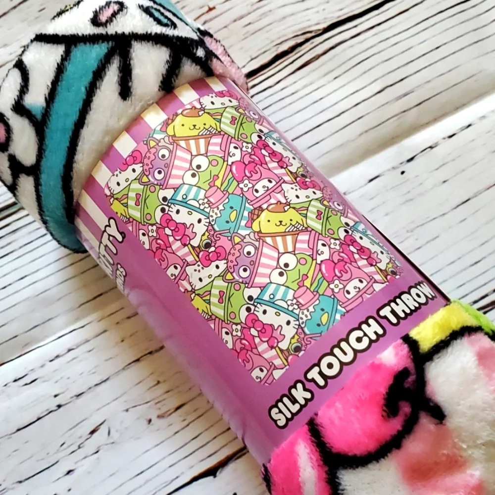 🆕️ ADORABLE HELLO KITTY AND FRIENDS THROW 🥰